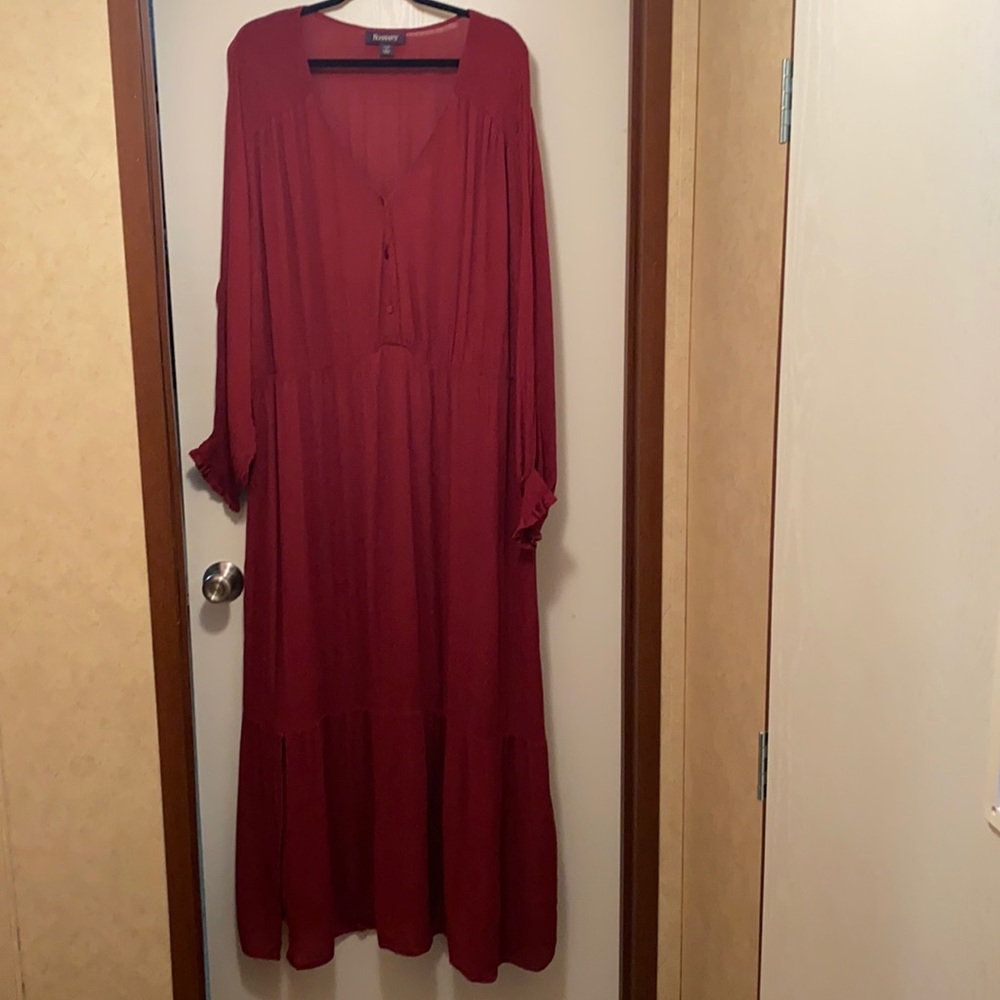 Crinkle maxi dress. Rust color.